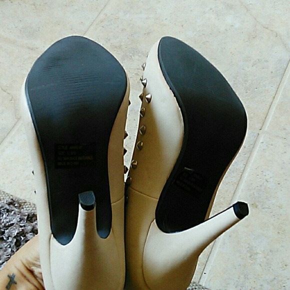 NWOT Studded high heels - Picture 4 of 4