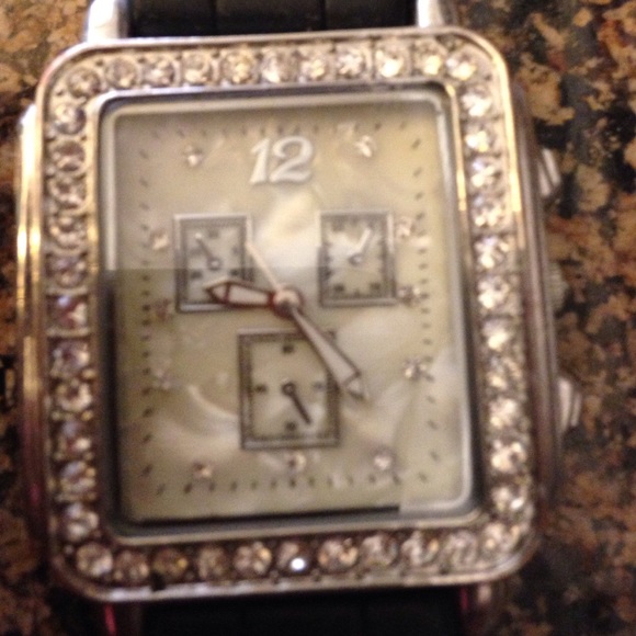 Stylish Watch - Picture 2 of 4