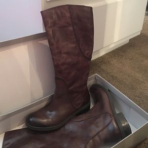 Chocolate brown high calf boot