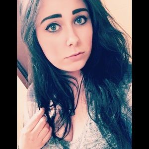 Meet your Posher, Becca