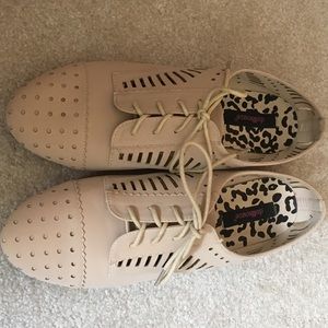 Lightweight Cream Cutout Shoes