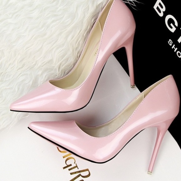 9/26 HP!! Baby Pink Red Bottom Pumps!