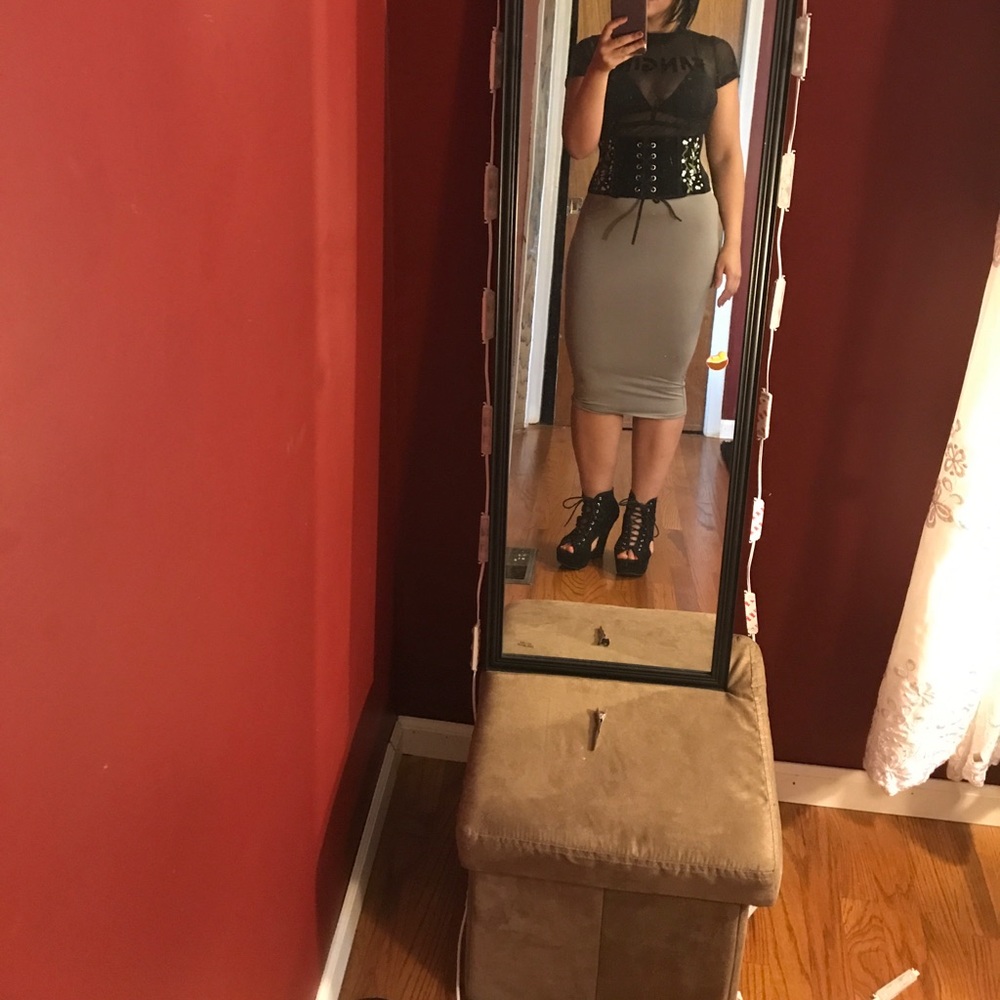 High waisted nude midi skirt... - Picture 7 of 8