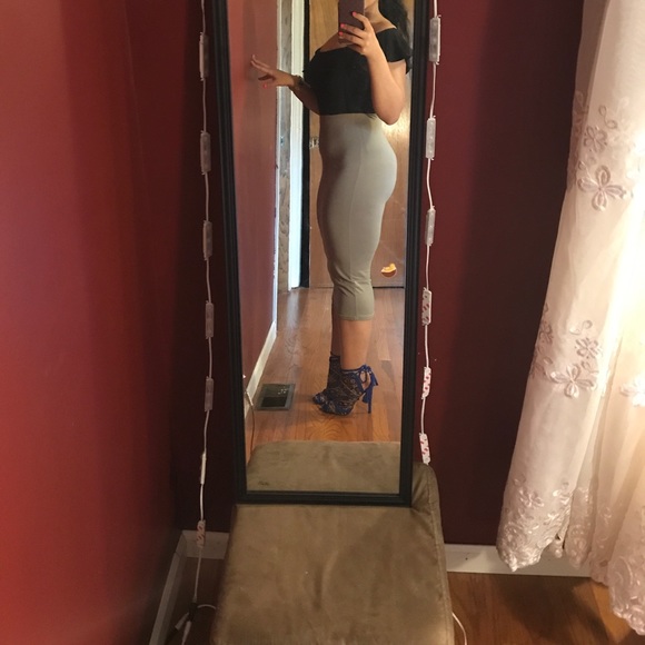 High waisted nude midi skirt... - Picture 6 of 8