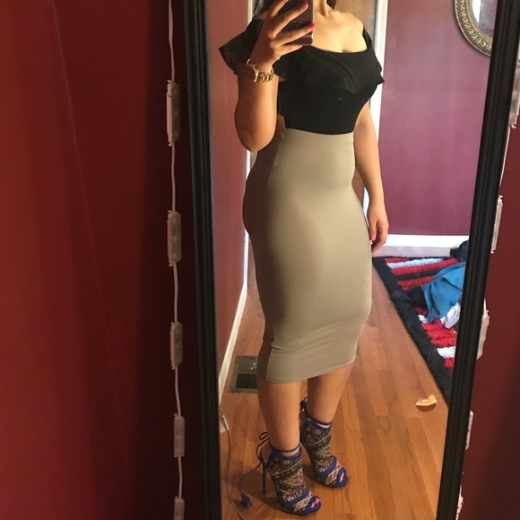 High waisted nude midi skirt... - Picture 3 of 8