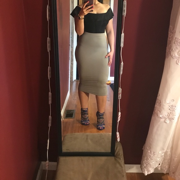 High waisted nude midi skirt... - Picture 2 of 8