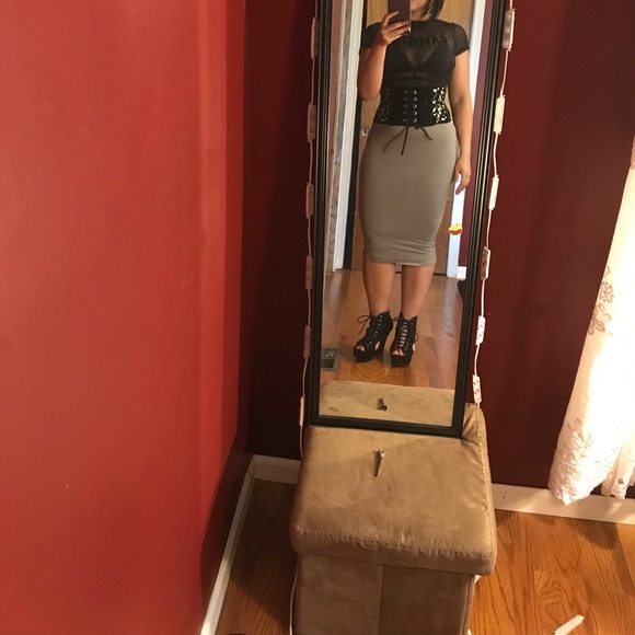 High waisted nude midi skirt... - Picture 7 of 8