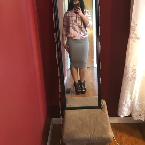 High waisted nude midi skirt... - Picture 5 of 8