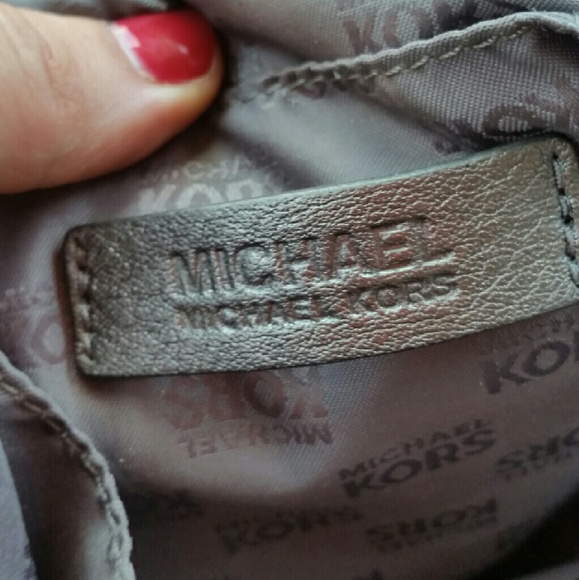 Michael Kors purse✨ 👜 - Picture 2 of 4
