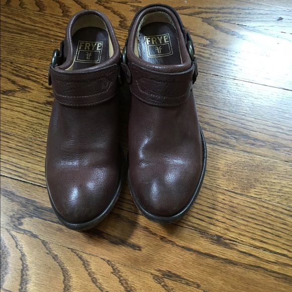 Frye Carson clogs