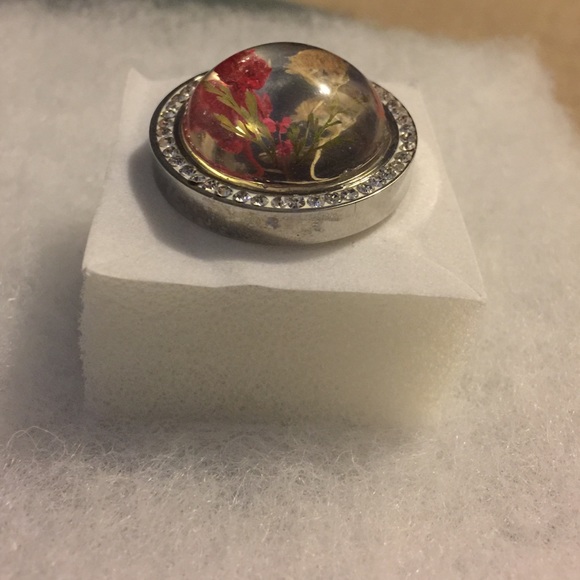 Flower ring - Picture 2 of 4