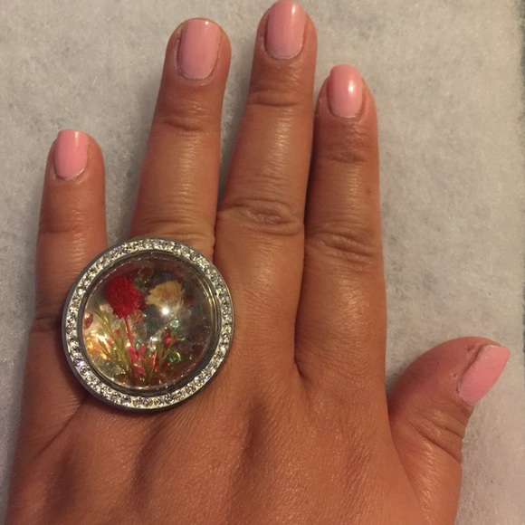 Flower ring - Picture 3 of 4