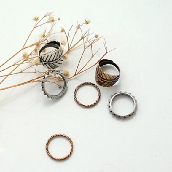 Boho Vintage Gold Leaf Ring Set of 3 - Picture 2 of 4