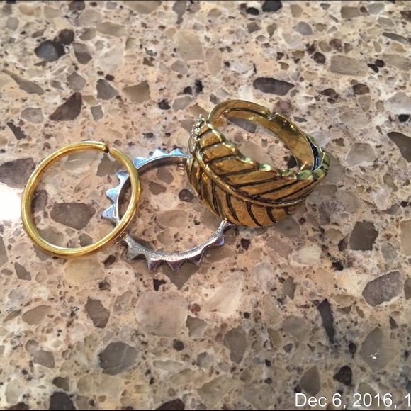 Boho Vintage Gold Leaf Ring Set of 3 - Picture 4 of 4
