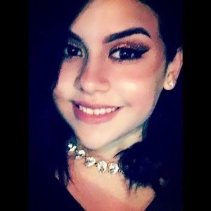 Meet your Posher, Isabel