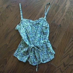 Cute floral top!