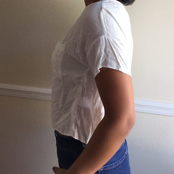 ❌❌SOLD❌❌ White crop top - Picture 2 of 4