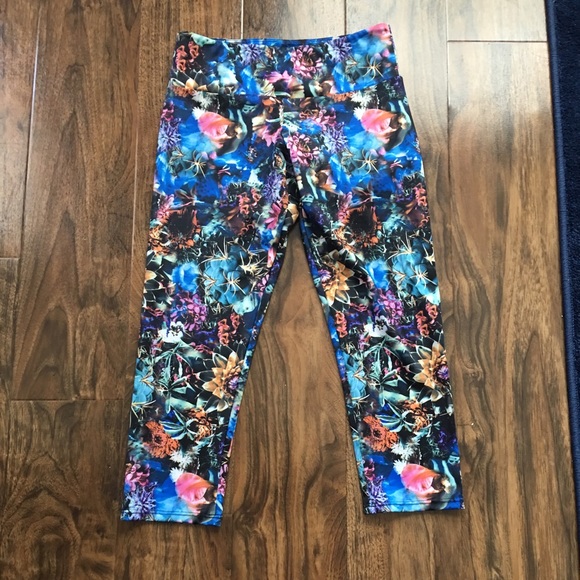 Onzie women's Capri pant