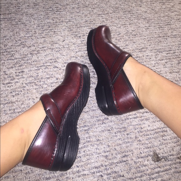 Maroon dansko clogs