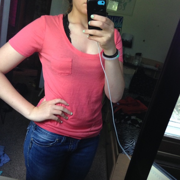pocket scoop neck T