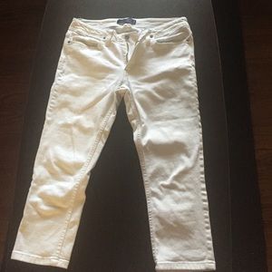 Levi's white Capri jeans
