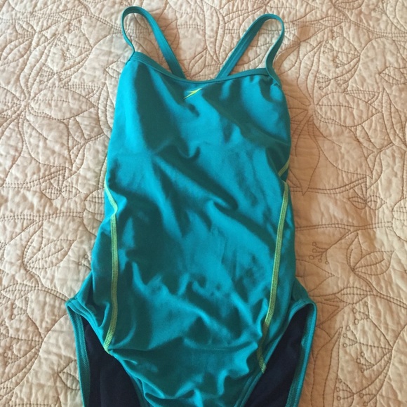 Speedo! Size 6/32