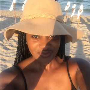 Meet your Posher, Shaina