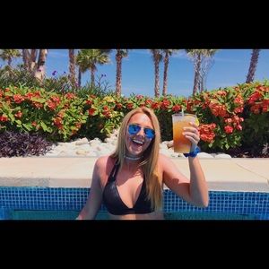 Meet your Posher, Amelia