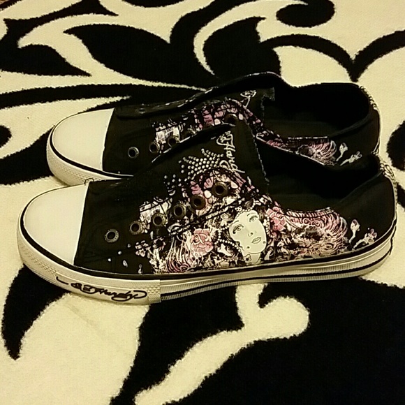 Canvas sneaker barely worn excellent condition