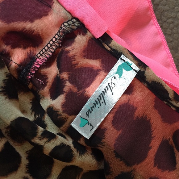 Cheetah print top w/ pink bow on back - Picture 4 of 4