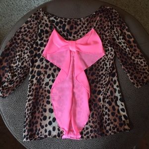 Cheetah print top w/ pink bow on back