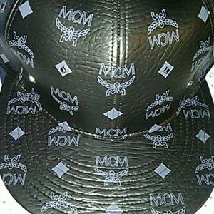 Hat i do trade so if u want it have something nice