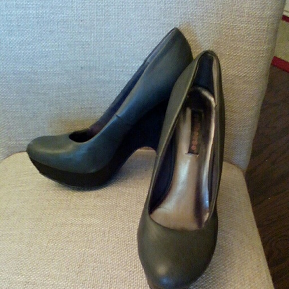 "Dollhouse" Charcoal and Black pumps