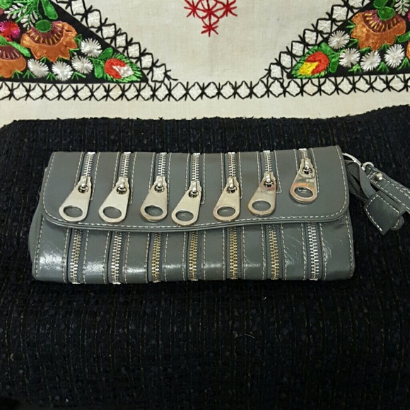 Nicole Lee Handbags - NICOLE LEE zipper design  wristlet bag. Gray.