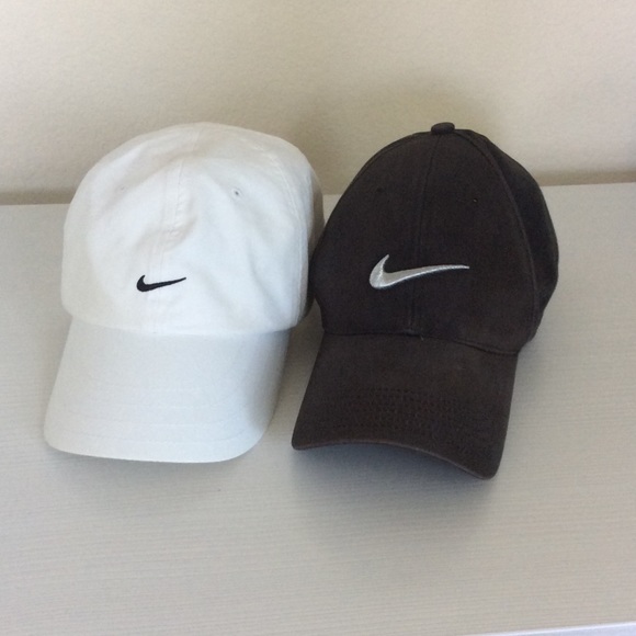 set of 2 Nike hats! ✔️