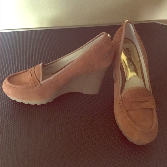 ‼️FINAL PRICE‼️Michael Kors Suede Wedges