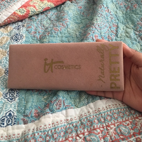 It Cosmetics Naturally Pretty Eyeshadow Palette