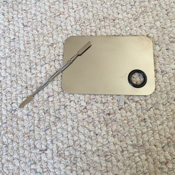 Metal mixing palette and spatual