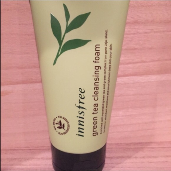 Innisfree Green Tea Cleanser - Picture 1 of 3