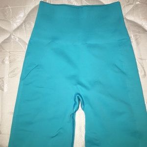 Lululemon turquoise leggings