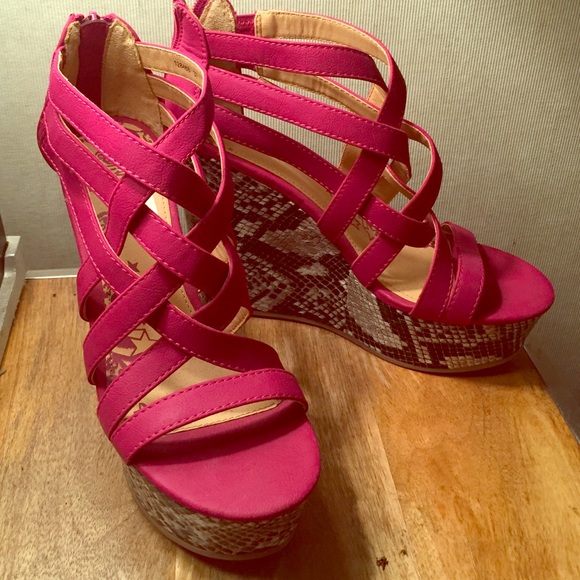 Pink wedges with snakeskin
