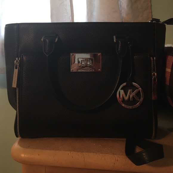 Micheal Kors purse