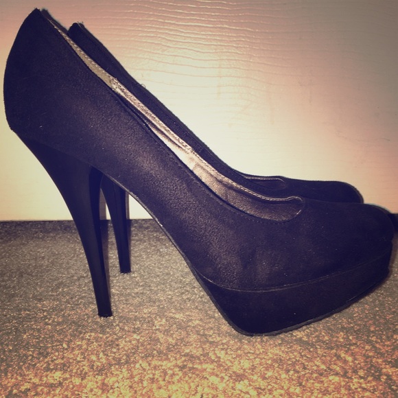 Heels - Picture 1 of 3