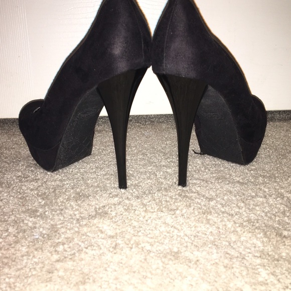 Heels - Picture 2 of 3