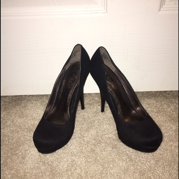 Heels - Picture 3 of 3