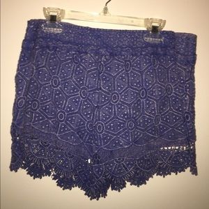 urban outfitters blue lace shorts