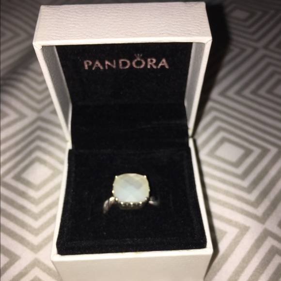 Pandora Mother of Pearl Ring💙