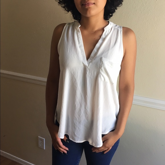 ❌SOLD❌    White sleeveless blouse