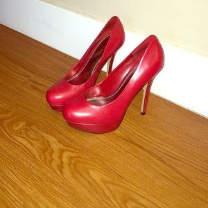 Red pumps
