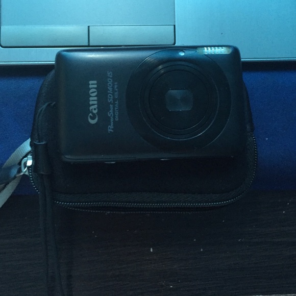 Canon PowerShot SD1400 digital camera - Picture 1 of 3